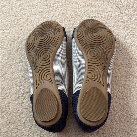 Dr. Scholl's White and Blue Flats with Decorative Bow - Picture 8 of 9